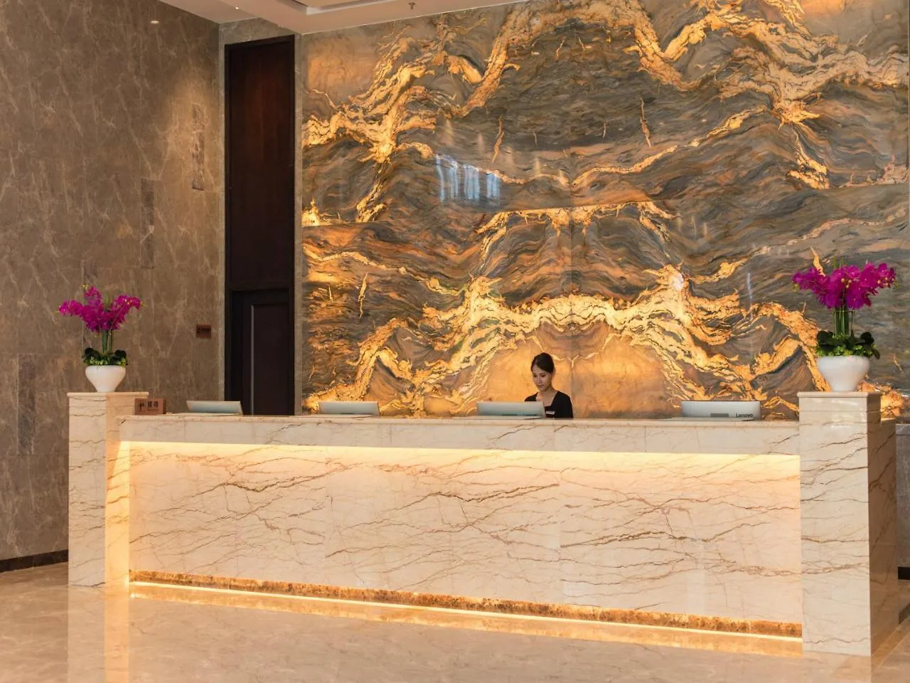 Sanya Dadonghai Seaview Hotel